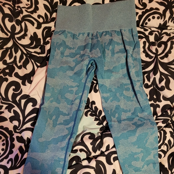 YEOREO Camo Women's Seamless High Waisted Leggings Size M - Picture 4 of 5